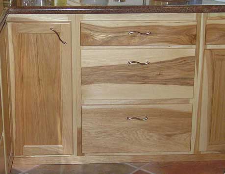 The Pros to Having Drawers Instead of Lower Cabinets