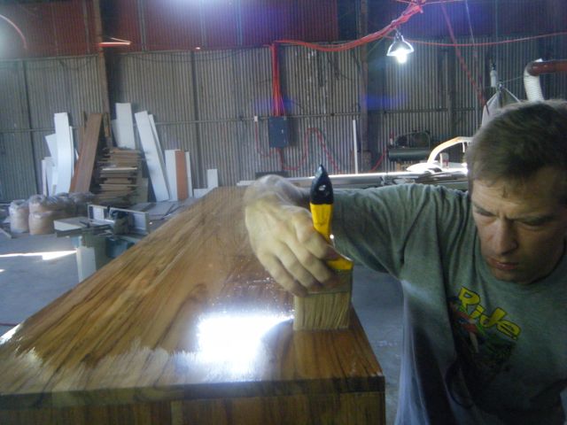 https://woodweb.com/knowledge_base_images/bah/spraying-shellac_01.jpg