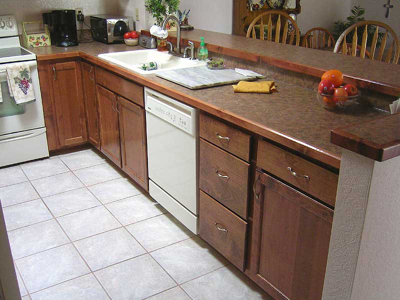 trimming laminate countertop